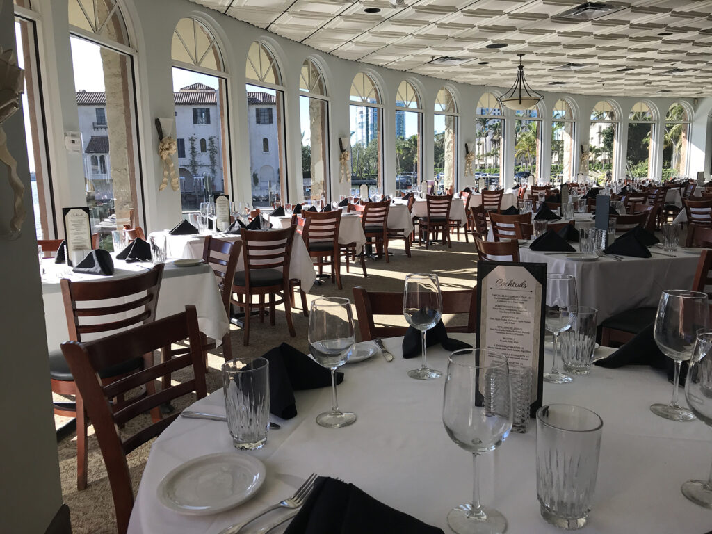 tmichaels-gallery-interior-04-wide-shot